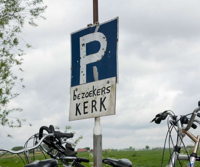 P bezoekers kerk